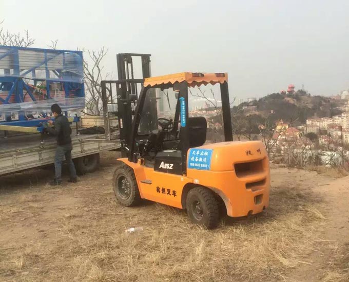 2016年1月青島氣象觀測站進行設(shè)備搬運搬遷工作